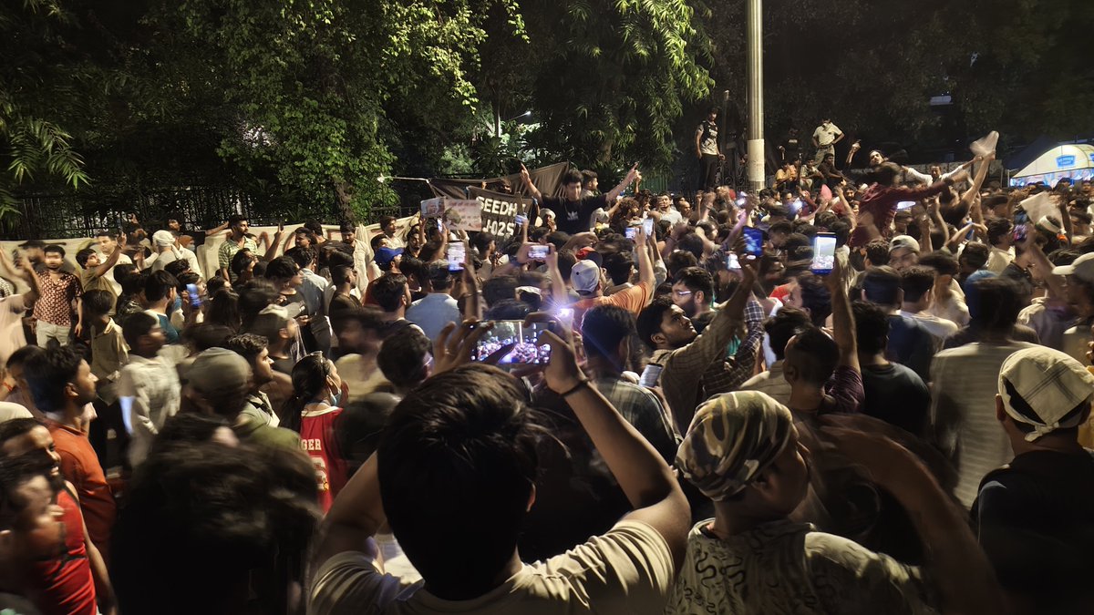 iamsreshthaa's tweet photo. Jantar Mantar alive with protesters 
June 24, 2026 midnight
#cjp #delhi https://t.co/iyFMqgOZXn