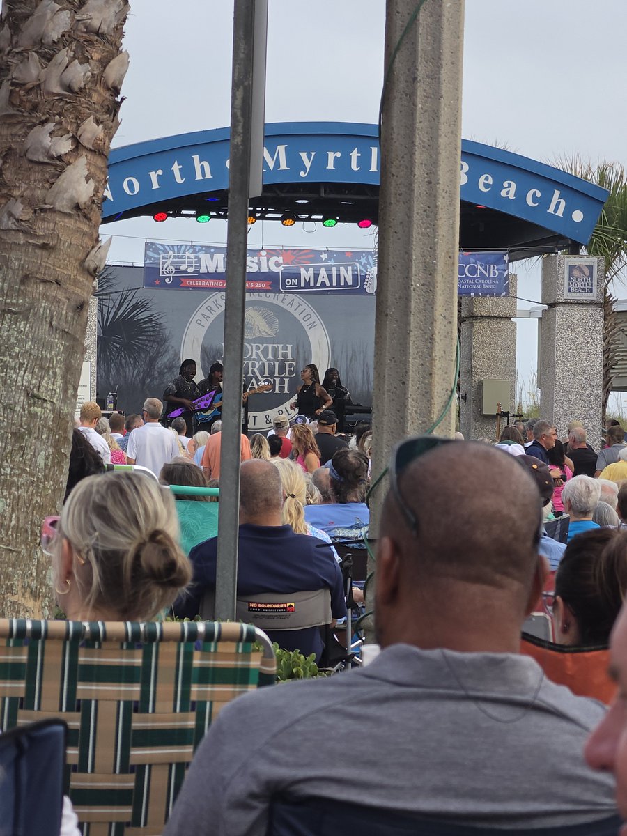 glazesyds96's tweet photo. Little live music on main street in NMB https://t.co/QXSRq6wLux