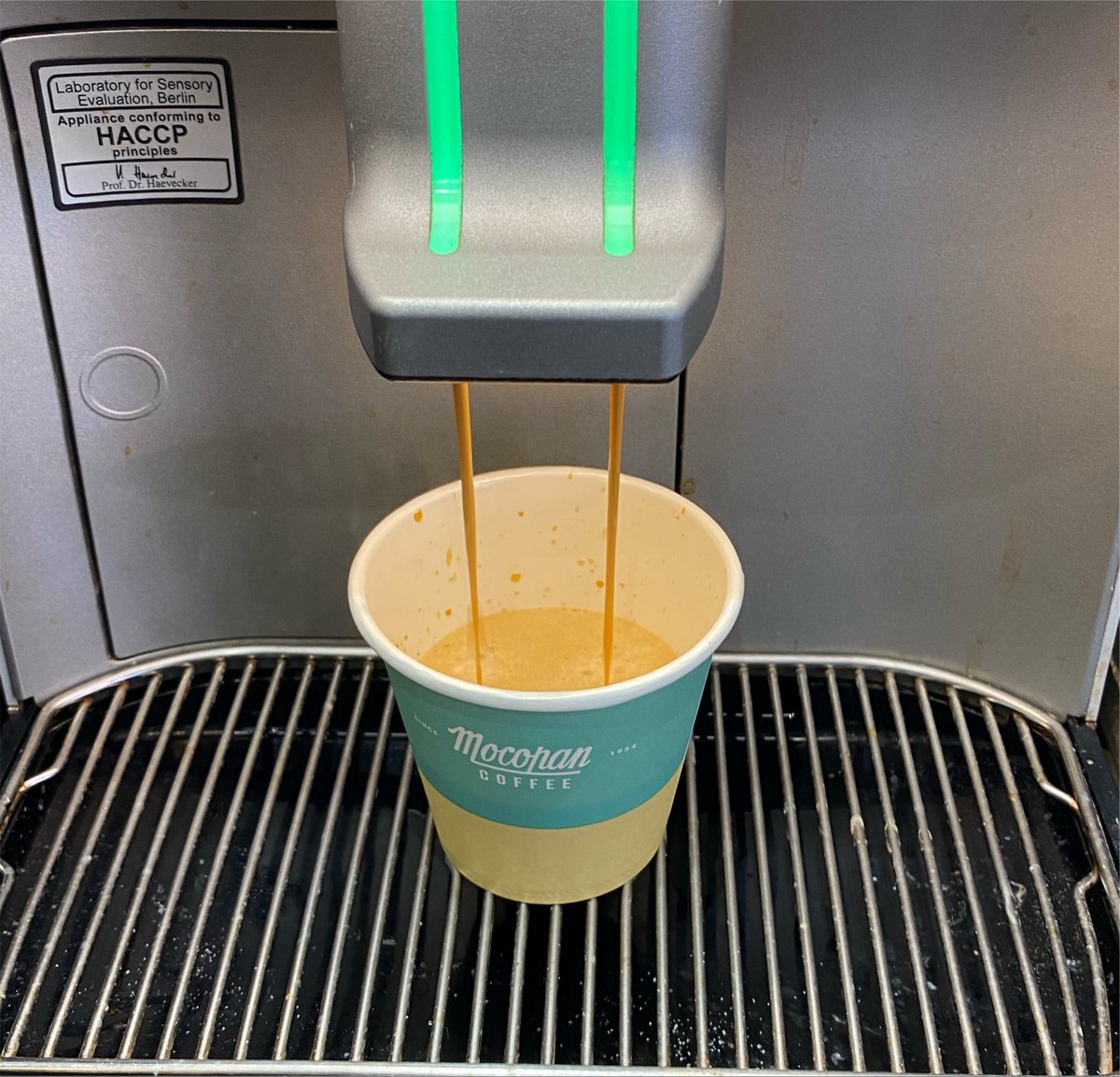 p_terg's tweet photo. A triple-shot kind of Friyay #wankercoffee #servocoffee #wheninmelbourne #notinmelbourne #idontthinkeveninmelbournetheydgotoaservocoffee https://t.co/9LN4EUozHt