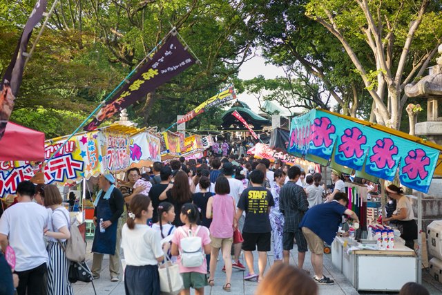 TwitFukuoka's tweet photo. 全国総本宮 水天宮「夏大祭」境内と周辺道路に多くの露店が出店 → https://t.co/OOh4J12IQn https://t.co/QR0dQ6o1qm