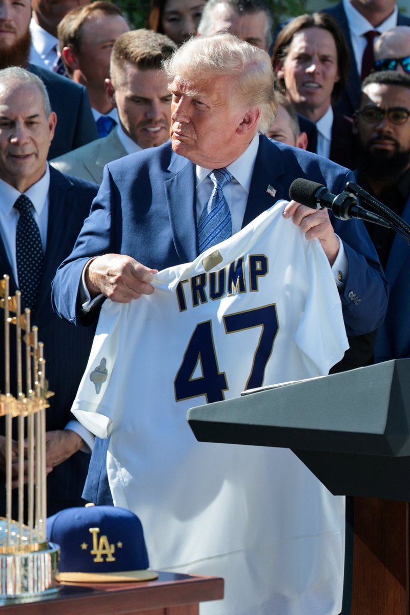 Dodger Blue tweet media