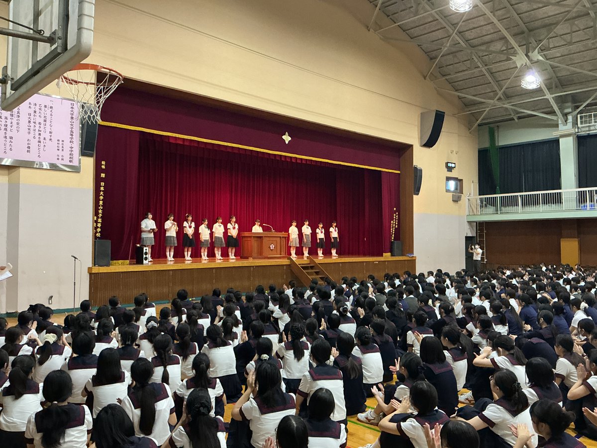 nbj2341's tweet photo. 【校長発信2026-148】
「1学期終業式」
早いもので1学期が終了しました。終業式では全国大会へ出場する放送部、体操部ダンス・トランポリンの壮行会、新生徒会役員の紹介も行いました。高3の生徒にとっては自身の進路と向き合う大切な時期です。生徒全員が安全で充実した夏休みとなるよう願います。 https://t.co/L9brpX018E