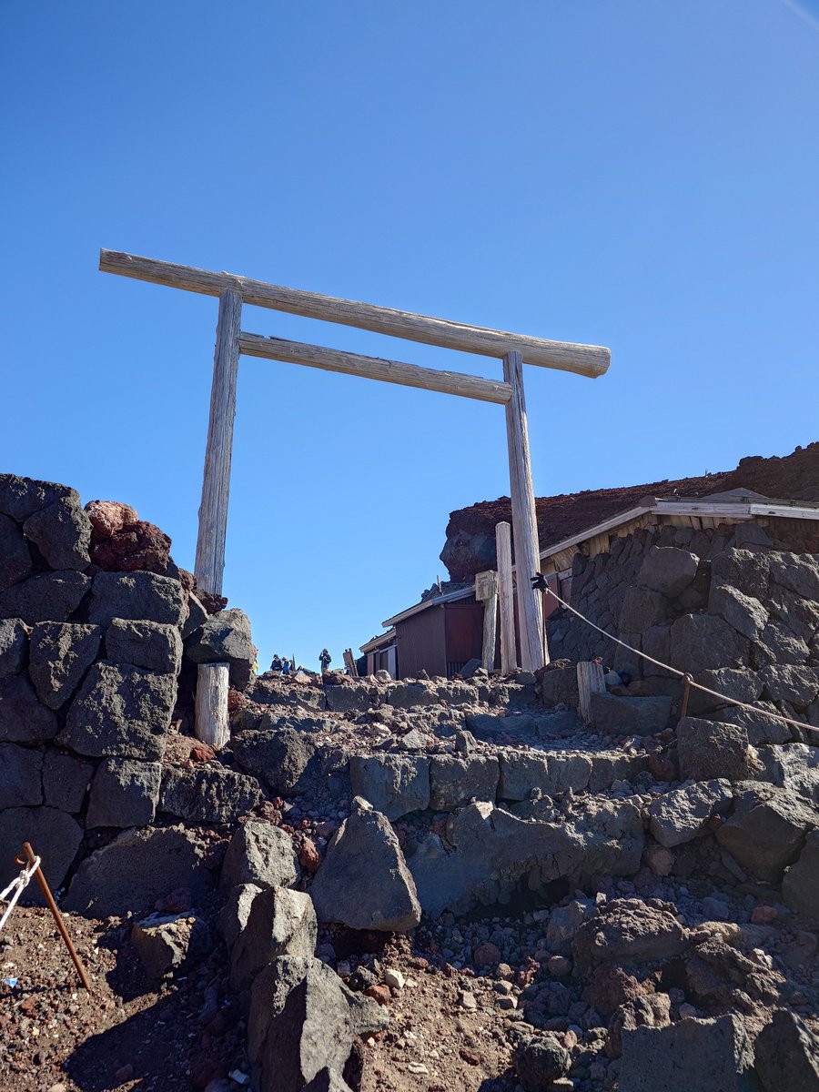 takeroaig's tweet photo. 御殿場ルート山頂到着👍️
#富士登山
#富士山 https://t.co/JAaZo1lvyN