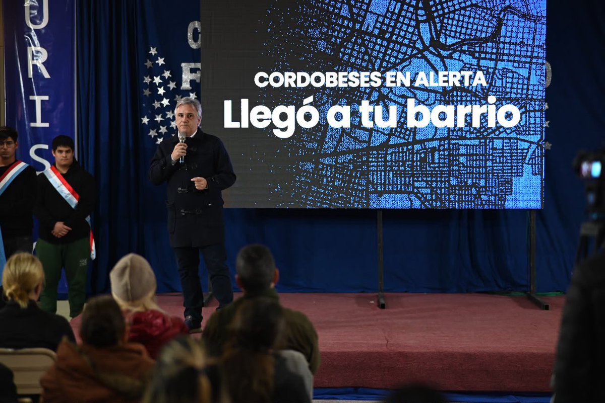 miguelsiciliano's tweet photo. CORDOBESES EN ALERTA SE AMPLIA EN LA ZONA SUR DE LA CIUDAD

Con el compromiso de los vecinos avanzamos en más seguridad para todos. Cordobeses en Alerta es una iniciativa con la que vinculamos a la comunidad con las fuerzas de seguridad para dar una alerta temprana ante posibles delitos. Por eso, mientras más gente se suma, mejor es. En #Inaudi presentamos los 14 barrios de la zona que se suman al programa, así como nuevos móviles y efectivos. Mancomunando esfuerzos hacemos que Córdoba siga yendo para adelante.

#HacerParaCrecer #CordobesesEnAlerta