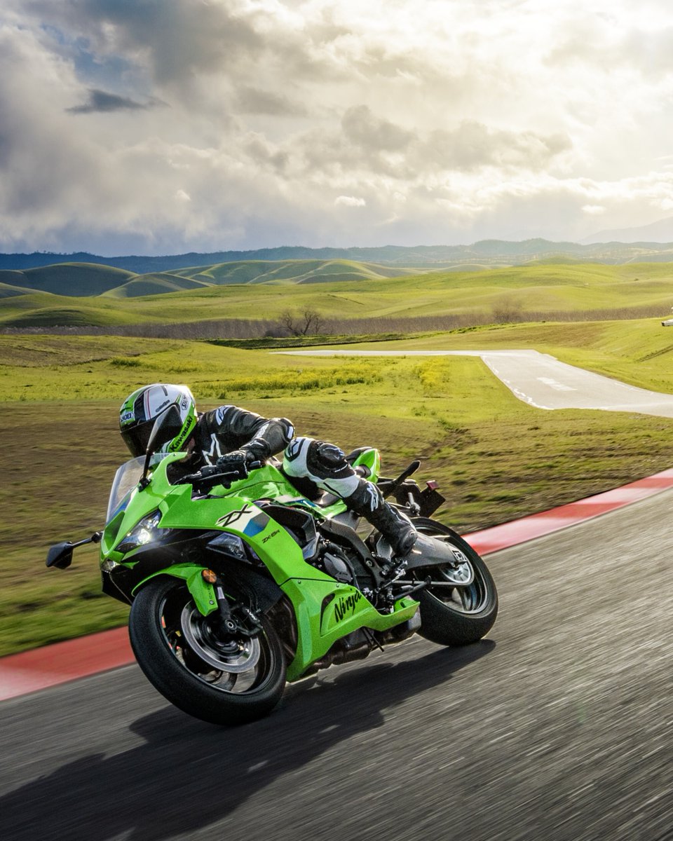 コーナーの先へ、もっと深く。 Ninja ZX-6Rは636cm³並列4気筒エンジン