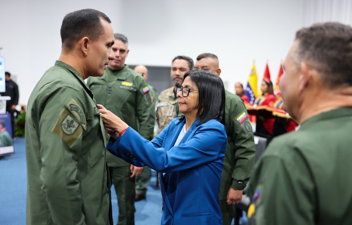 PartidoPSUV's tweet photo. #Fotos 📸

Presidenta Delcy Rodríguez encabeza acto de ascensos de la Guardia de Honor Presidencial y la Dirección General de Contrainteligencia Militar (DGCIM).

#Venezuela https://t.co/K3MHopLjMf