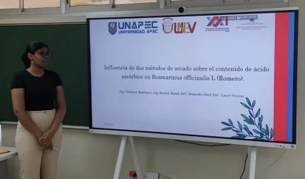 UNAPEC's tweet photo. 🌱 Entre sus propuestas destacan la transformación del sargazo en acondicionadores de suelo y el uso de la biodiversidad microalgal dominicana para el tratamiento sostenible de aguas residuales industriales. 💧♻️ https://t.co/JQccQ4bKE9