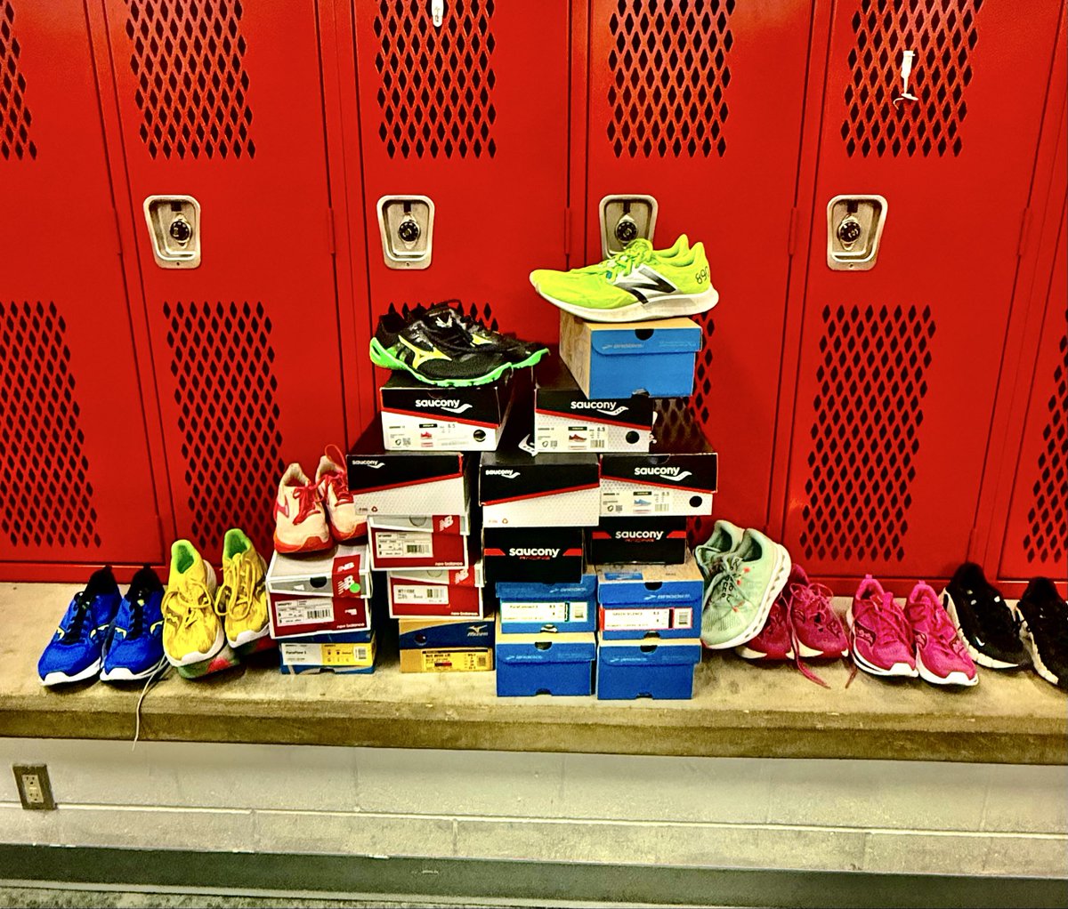beltontigerxc's tweet photo. Thank you &amp; a HUGE shout out to a fellow racing friend/ long time runner Chris Dixon!!!  She has always supported our Belton XC program, and today donated over 27 pairs of running shoes!!  #grateful #TigerCommunity https://t.co/AtKzB4ibSx