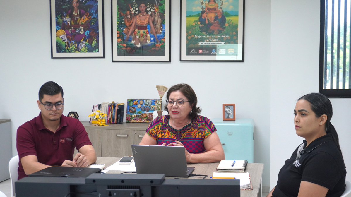 UIColima's tweet photo. La rectora de la #UIC, Mtra. Catalina Suárez Dávila, sostuvo una reunión virtual con el Dr. Carlos Iván Moreno, titular de la #DGESUI, para presentar avances del modelo educativo intercultural y la infraestructura de la universidad, en el marco de la #NuevaEscuelaMexicana. https://t.co/lneA4NS6ee
