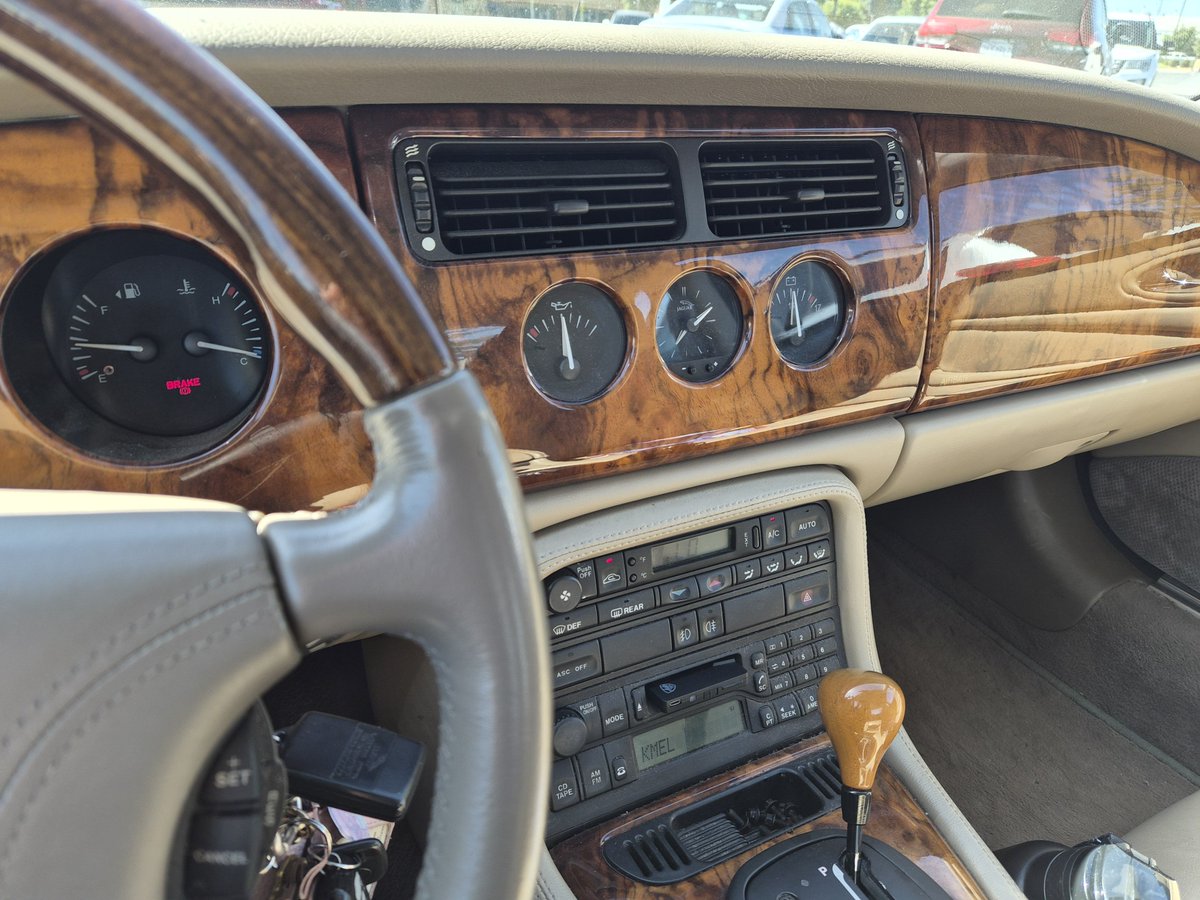 busyavery's tweet photo. Work car wasn't plugged in last night, had to take one of the weekend cars this morning.

Love look of the old dashes. https://t.co/yI3E5pRfoF