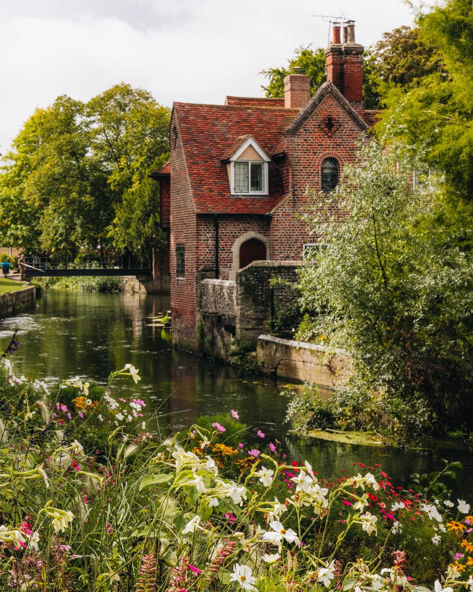 echoesofworld's tweet photo. Canterbury, England https://t.co/bFjEZQkprG