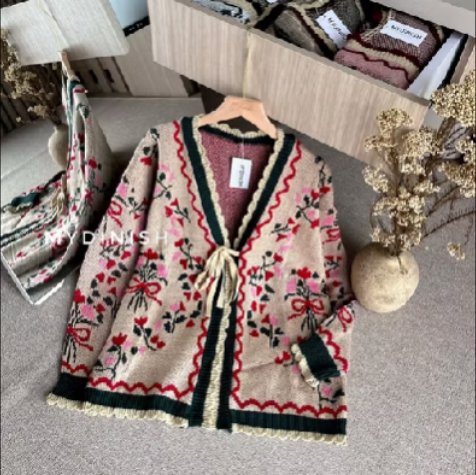 chickenatsoo's tweet photo. Cardigan floral pink ini vibesnya nenek-nenek kaya di drama Korea 😭🌸🩷 tapi versi lebih cute!
https://t.co/E5sb5gbYth https://t.co/bW7B4IJwxC