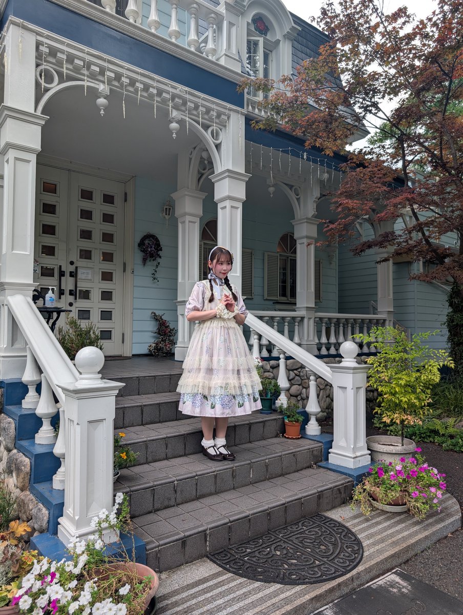 you440me's tweet photo. 🥀 Rose Town TEA GARDEN 🥀

自然豊かな場所に素敵な洋館⛪️
席に案内される前に20種類以上の紅茶の茶葉の香りを試すことができて、
好きな茶葉で紅茶を淹れてくださる
紅茶好きにはたまらないところでした🫖 https://t.co/bEpWflqsGg