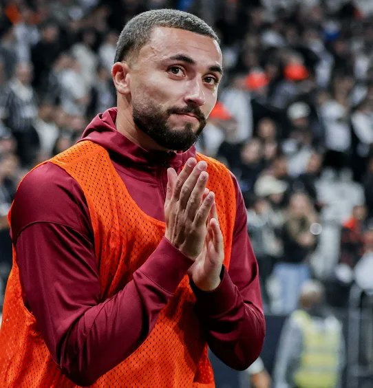 goldoangel_'s tweet photo. O Corinthians achou no futebol CHINÊS um MARROQUINO BOM de bola, essa junção de palavras não deveria ser normalizada.

E graças ao holandês desgraçado que o PSJ odeia... https://t.co/xlCf9WNusP