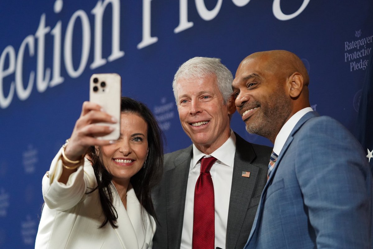 SecretaryWright's tweet photo. The Trump Administration's Ratepayer Protection Pledge offers a clear path forward for American AI leadership and responsible data center development.

The pledge enables Americans to have it all—more investment, opportunity, innovation and tax relief for American families! https://t.co/eW0l4WEbfJ