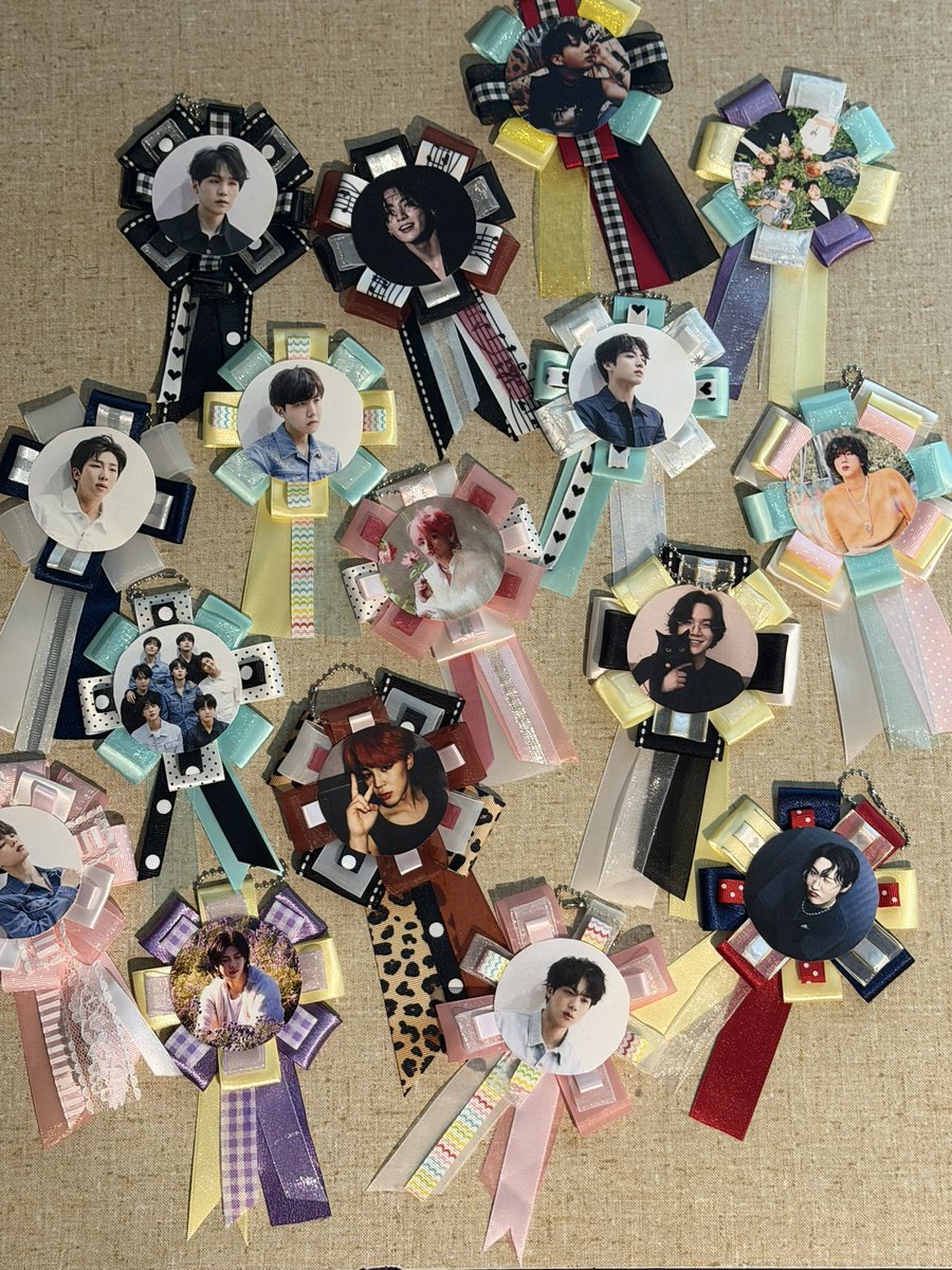 babieminii's tweet photo. @sublimeyoongs and i have been putting in the WORKKKKKK!!!!!!
making these is literally my third job but
i’m so excited to bring them to the concert!!!!!😁😁😁 #bts #arirang https://t.co/fh0AEFo5IE