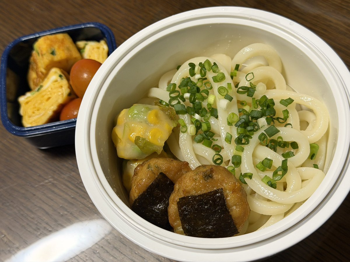SDTe_SEICHI's tweet photo. 学童弁当🍙
本日はうどんなり😋

#夏休みのお弁当
#2年生 https://t.co/wEoclsAoOt