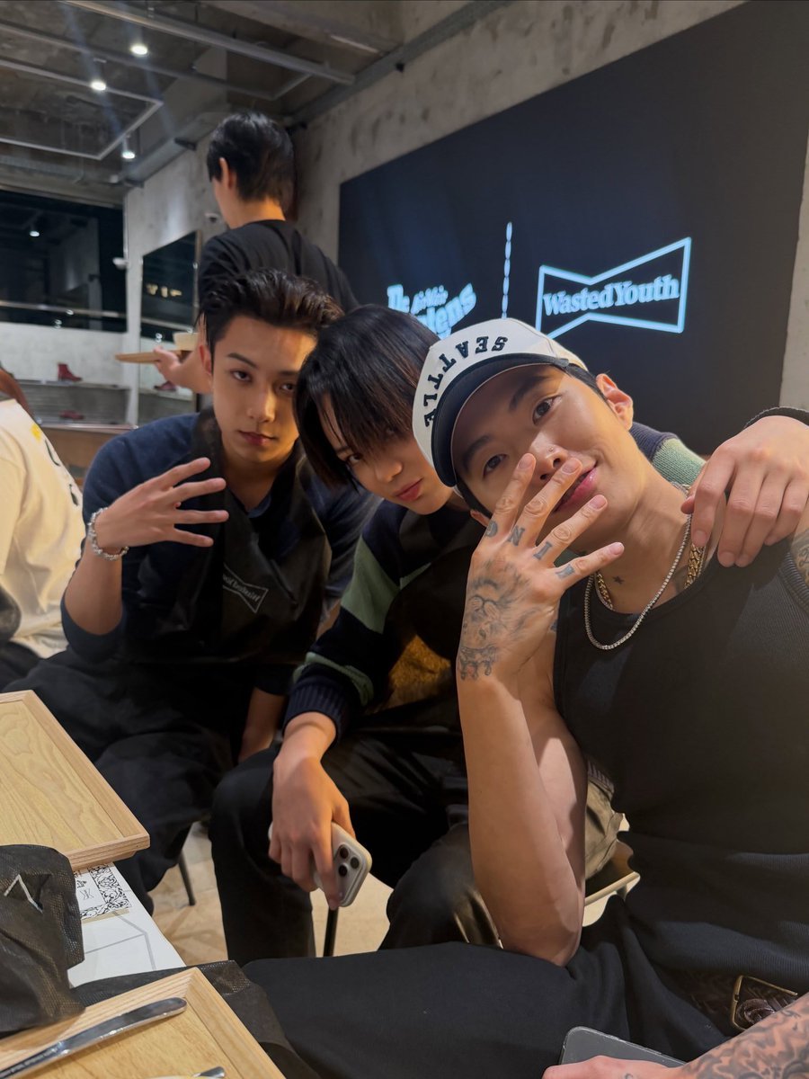 1821yul's tweet photo. orang gaul bgt https://t.co/05IW7OoH2y