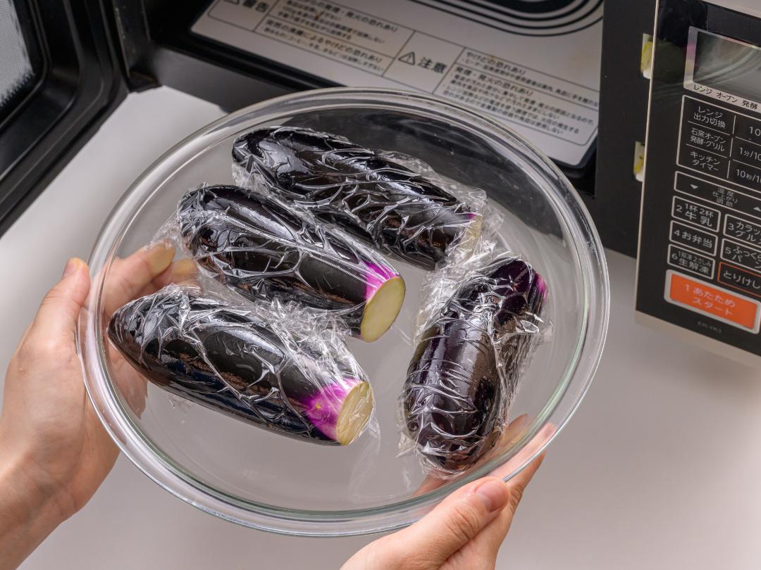 kantansu_recipe's tweet photo. 週末は土用の丑の日ですね
うなぎもおいしいですが、「カンタン酢」と🍆を使えば、おいしいうな丼風のごはんができちゃいま酢！
作ってみたいよー！という方よかったらいいね♡やコメントください☺ https://t.co/7m5Sd8ut8T