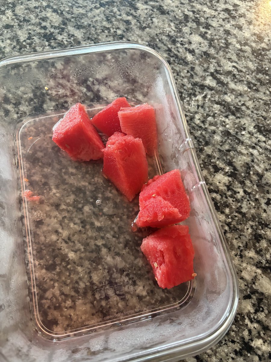 kalifornialuvvv's tweet photo. Breaking my fast with watermelon and cant stop thinking about how I hate eating https://t.co/UG3CNkyF2N