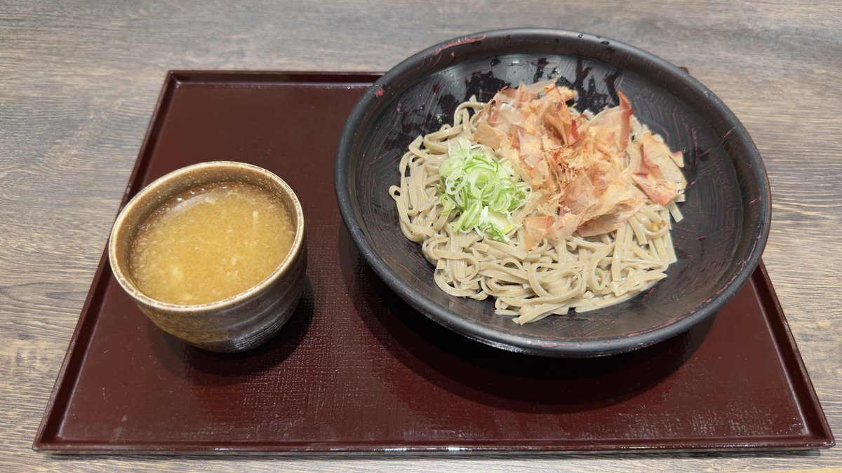hideyan0812's tweet photo. 福井名物

越前おろしそば

頂きます😋 https://t.co/3agyDL0u7F
