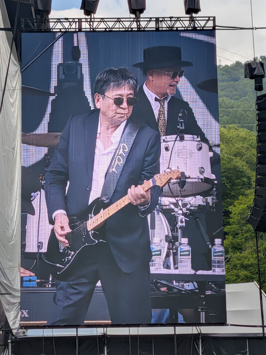 TOKEIWOTOMETE's tweet photo. トータスもベンジーもヒロトも格好良かったよ。が、やはり大江慎也登場→22年ぶり苗場降臨のルースターズに尽きる。
外見は歳を重ねど、ギリギリの混沌がいまだ滲み出る大江。田舎へ行こう歌唱以上に故原島さんへの最高の手向けに
#フジロック https://t.co/4xEKhAi93J