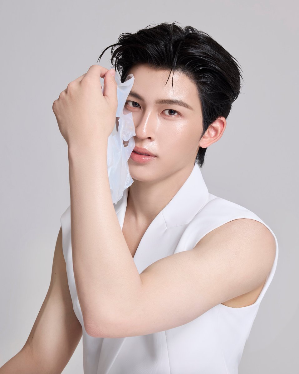 HerHynessBeauty's tweet photo. Night Routine, now with Pond. 🤍

เพราะการดูแลผิวที่ดี เริ่มต้นจากการดูแลอย่างสม่ำเสมอ
ให้ Platinum Mask เป็นส่วนหนึ่งของ Night Routine พร้อมกับปอนด์ ที่จะมาทำให้ช่วงเวลาดูแลผิวของทุกคนพิเศษยิ่งขึ้น ✨

ช้อปได้ที่ร้าน Her Hyness Beauty Bar, Watsons, Eveandboy, Beautrium หรือช้อปออนไลน์ได้ที่ 
🛒 Her Hyness Website: https://t.co/U63h7YP8Fw 
🛒 Shopee: https://t.co/yYc5k00dr1 
🛒 Lazada: https://t.co/NLA6Y6zu8f 
🛒 Tiktok: https://t.co/0cc52g3HSH 

#HerHynessxPond #HerHyness #No1CleanBeauty