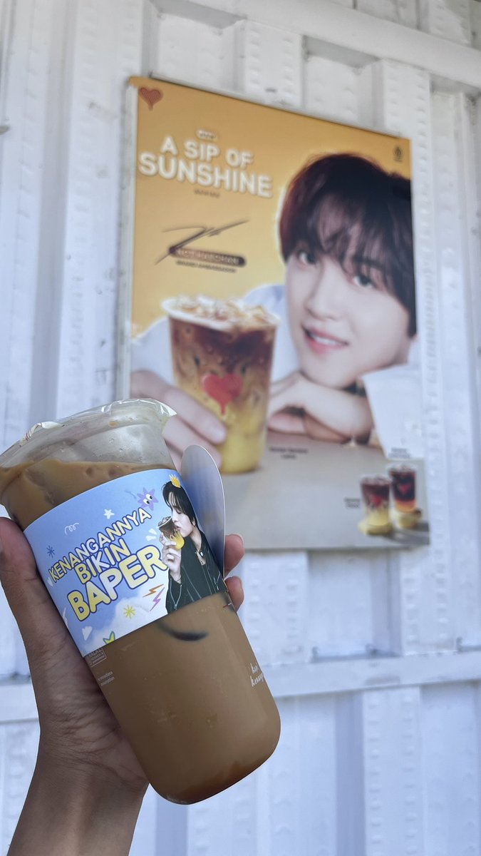 pyoosaa's tweet photo. yeaayyy!!! siapaa yang udah cobainn jugaa?? 

#KopiKenangan
#KopiKenanganxNCTHAECHAN https://t.co/5682O1j0ny