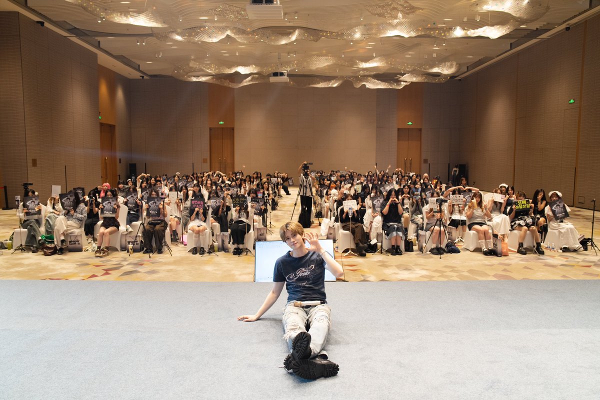 CutePocket25's tweet photo. 開啓幸福之門的鑰匙，是無數交匯的真心🩵

無比感謝以及感激所有在這一天來到現場的粉絲，你們的出現是最好的禮物🎁
感謝所有現場工作人員，是你們事無巨細地撐起了整個流程，所有人都是不可或缺的存在！
感謝藝人和藝人團隊，第一次合作就能如此的順暢和愉快，你們的支持和幫助我們都銘記在心！！
很想讓更多人能看到Yorch對舞台的熱情和對粉絲的真心，也希望這場FM能成為留存在Power們記憶里很久很久的美好回憶✨
下次再見的時候，一定要變的更幸福哦！！

#POW #YORCH  #BlowYourMind #요치 #POW_GRID