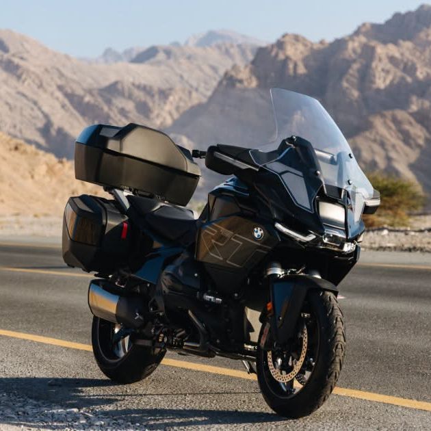 DosRodes's tweet photo. La #R1300RT es pura elegancia en movimiento. Potencia, confort y tecnología se unen para ofrecerte una experiencia de viaje única, tanto en ciudad como en largas rutas . Su nueva generación de motor y su equipamiento de alta gama hacen que cada kilómetro se sienta diferente. https://t.co/E6k1rndnDR