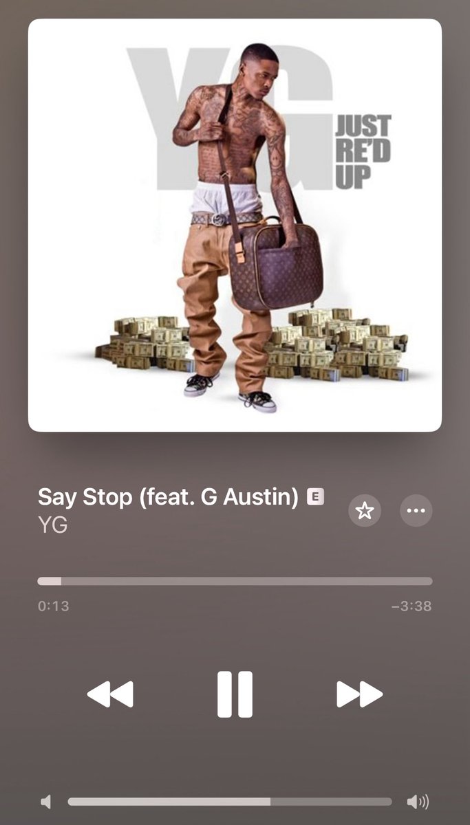 SCRIZZLLEE's tweet photo. Lmaaaaao and YG spared this nigga lowkey #Verzuz https://t.co/l6Wp8JFtjR