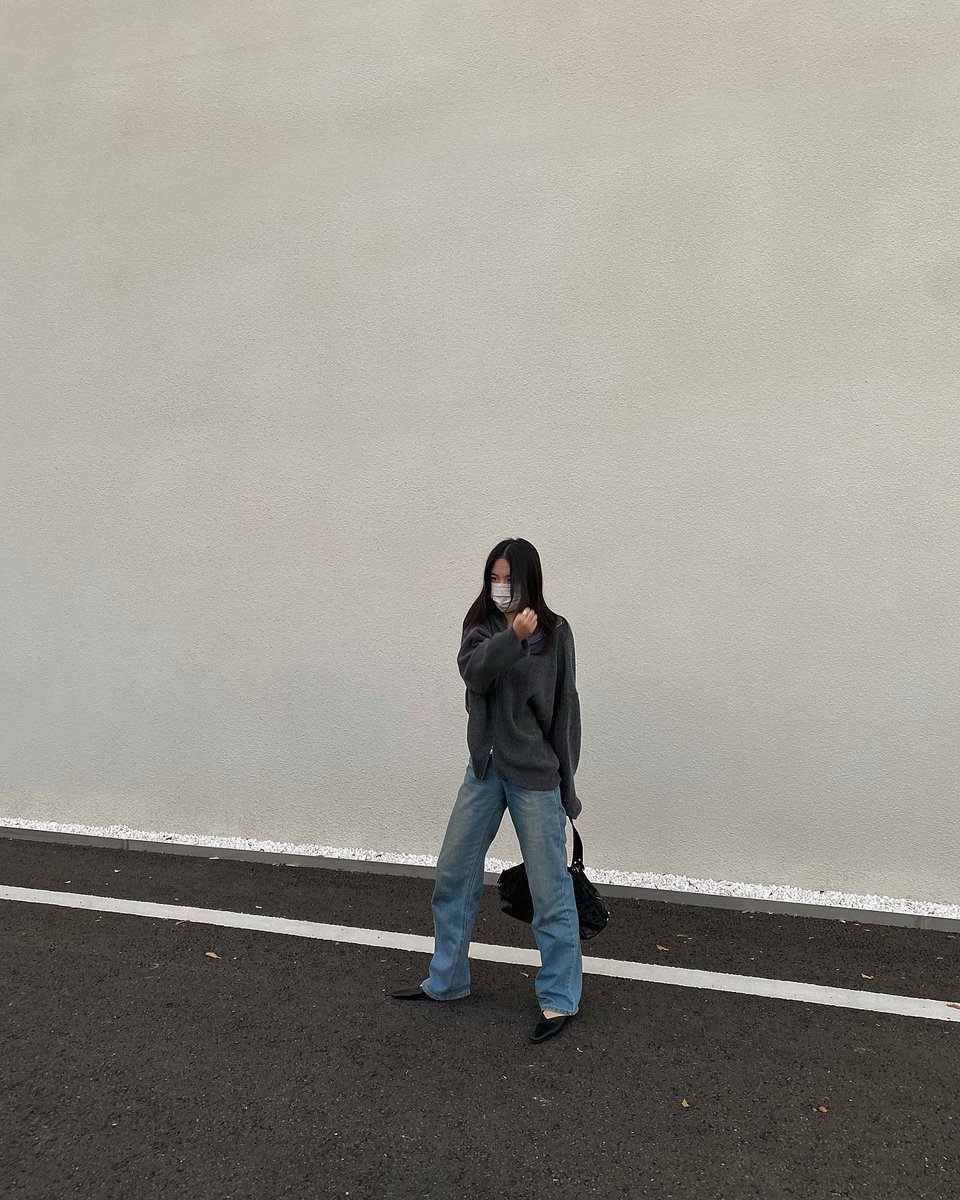 RashidaPopichak's tweet photo. Giving myself permission to be a little less reachable lately. It feels like the only way to hear my own thoughts again. ☁️ https://t.co/ynmINbiqDE