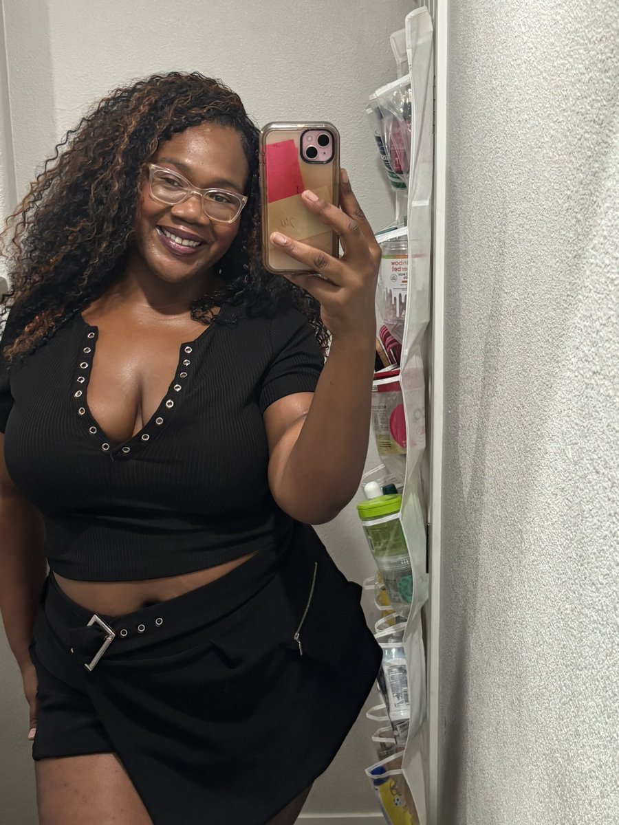 awwkwardddd's tweet photo. Thick Thursday 🖤 https://t.co/iwkReu5MFo