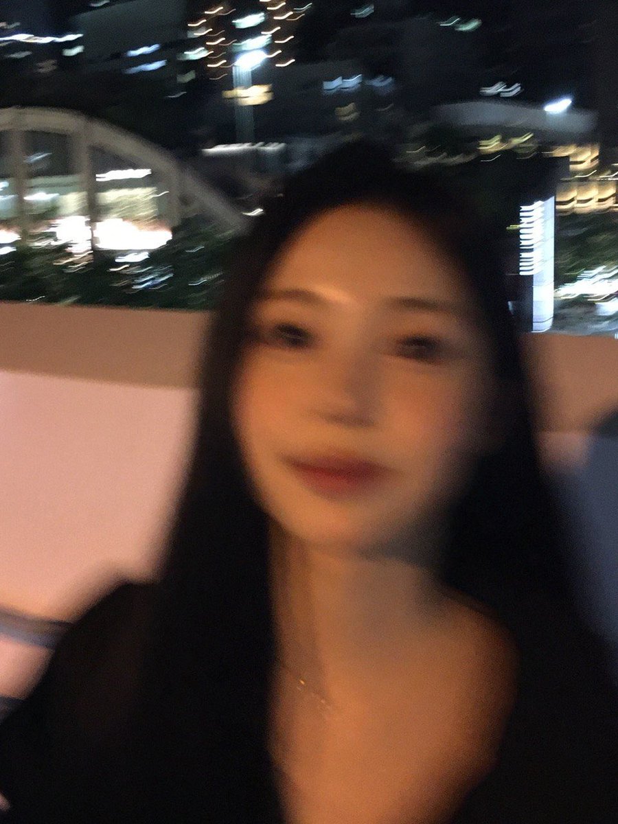 pacaljuun's tweet photo. ini pasti asal jeprat jepret aja 😭 https://t.co/MpKdOt6iyh