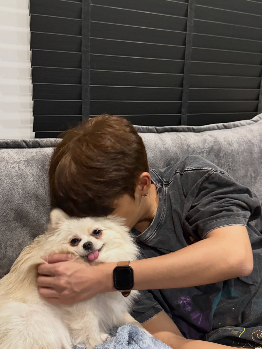 ChimonTrend's tweet photo. 𝗖𝗛𝗜𝗠𝗢𝗡 𝗨𝗣𝗗𝗔𝗧𝗘 24.07.2026

Peekaboo 🫣🤗✨

⟨ 📸 IG : pet.carsxr , chimonac ⟩

──── ୨୧ ────
#ชิม่อนไงจะใครหล่ะ
#ChimonWachirawit 
#ชิม่อนวชิรวิชญ์ https://t.co/CPPp6wNDzA