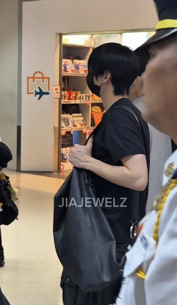 jiajewelz's tweet photo. Hello sir and to your veins https://t.co/QmkTco7DAi