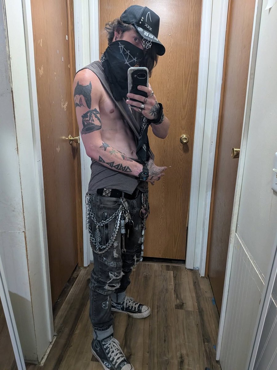 SynMusick's tweet photo. Gonna be posting some slightly older pictures from my other socials, maybe you enjoy them? https://t.co/yTBhg3QdaN