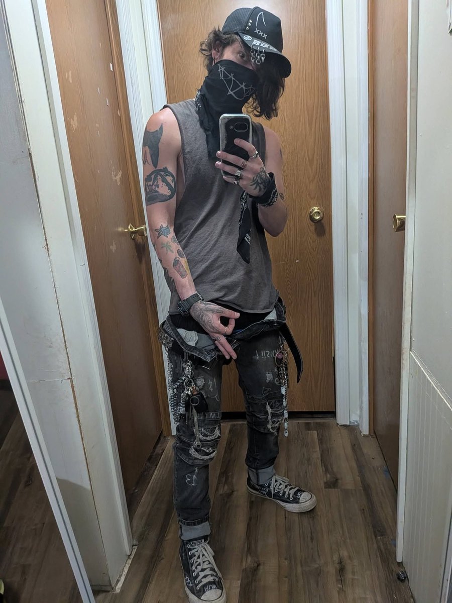 SynMusick's tweet photo. Gonna be posting some slightly older pictures from my other socials, maybe you enjoy them? https://t.co/yTBhg3QdaN