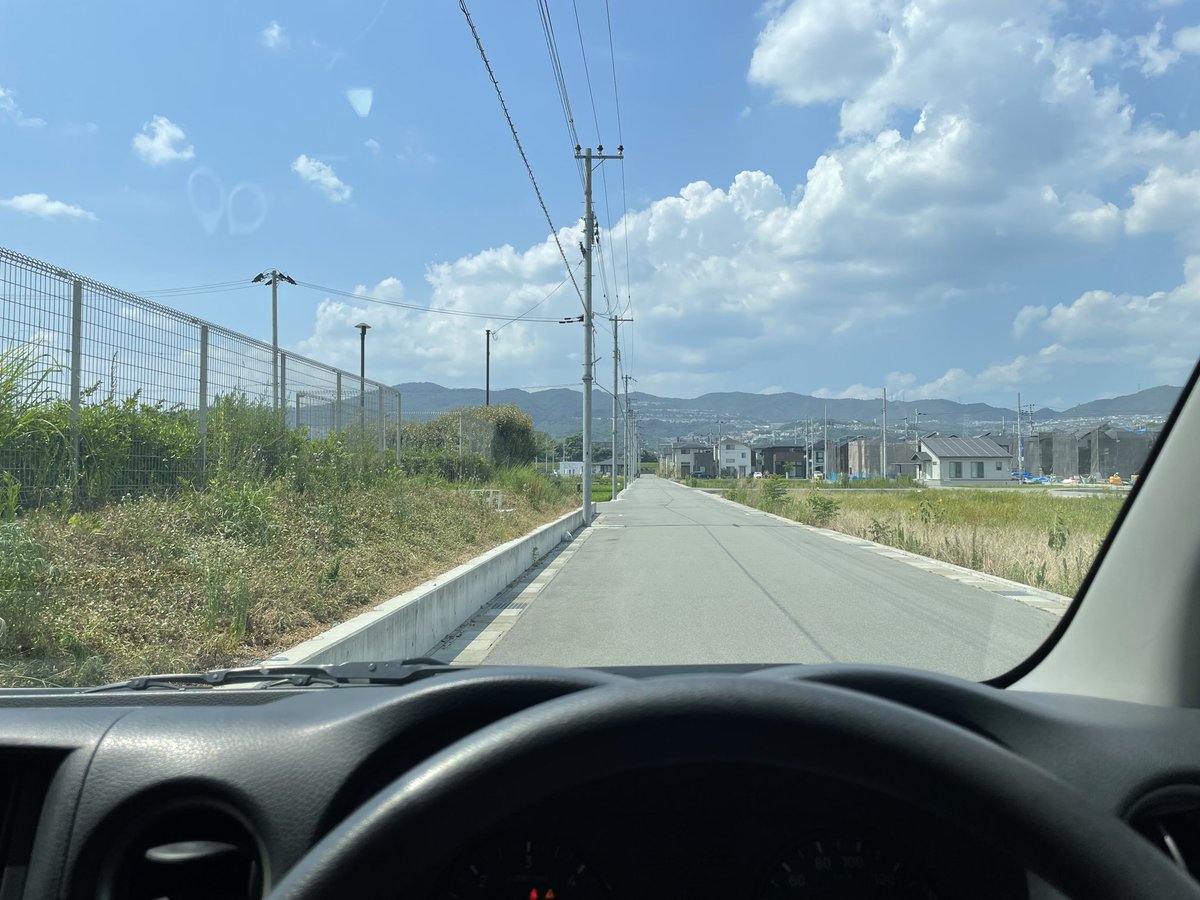 meimon0226's tweet photo. 仕事中、車内だからマシだけど
マジで危険なレベルの暑さだわ https://t.co/W2JVpbZpht