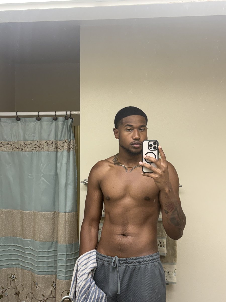 Da_vinchiii_'s tweet photo. Is there anime/cartoon character i remind you of? #ebony #chudai #wlw #mlm #wlm #philly #ie #nyc #atl #hung #abs #hentai https://t.co/HTnoWxqUXq