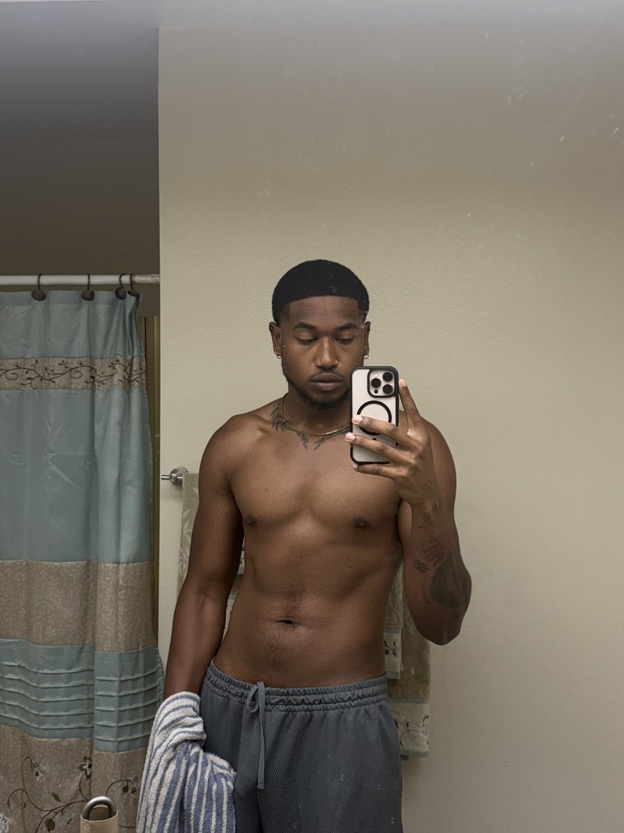 Da_vinchiii_'s tweet photo. Is there anime/cartoon character i remind you of? #ebony #chudai #wlw #mlm #wlm #philly #ie #nyc #atl #hung #abs #hentai https://t.co/HTnoWxqUXq