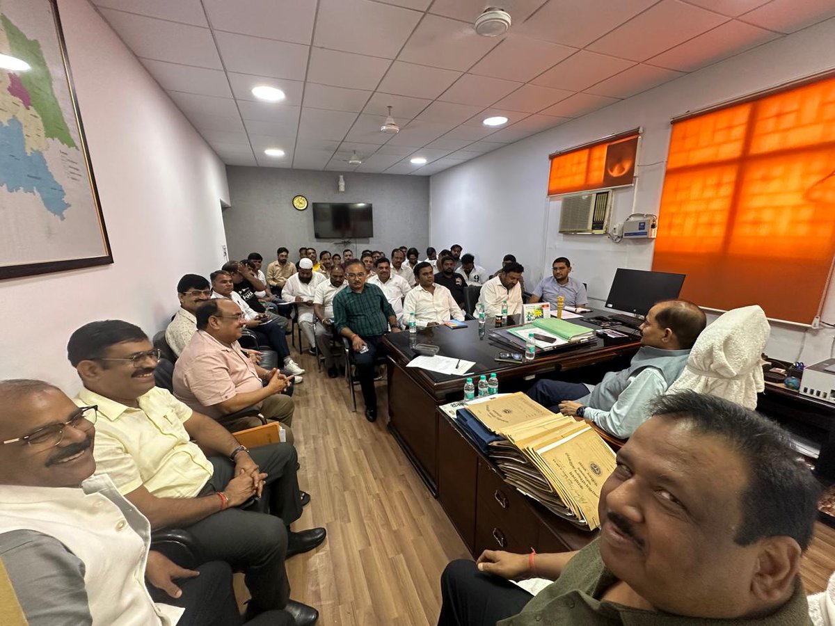 GhaziabadRto's tweet photo. उप परिवहन आयुक्त मेरठ परिक्षेत्र की अध्यक्षता में नया सफर योजना एवं कावड़ यात्रा एवं श्रवण मेला के संबंध में एक बैठक आयोजित की गई https://t.co/7WxgUxq3pw