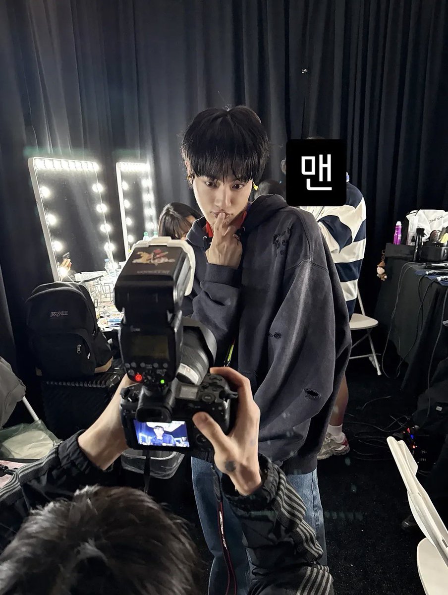 jinniesarchives's tweet photo. DROP THIS PICTURE OF JIN RIGHT NOW I NEED IT https://t.co/itcwMKobMY