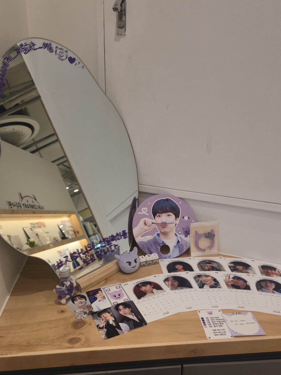 bbiakw's tweet photo. 찾앗다 내 평생직장
신입사원 선물로 쟌플러 사원 받앗어요😆
저는 이 회사에 뼈를 묻을 것을
엄숙하게 선언합니다✋

#지화니에게_제출하는_여름
#지화니의_생일축하를_보고합니다 https://t.co/dHeo6DxKki