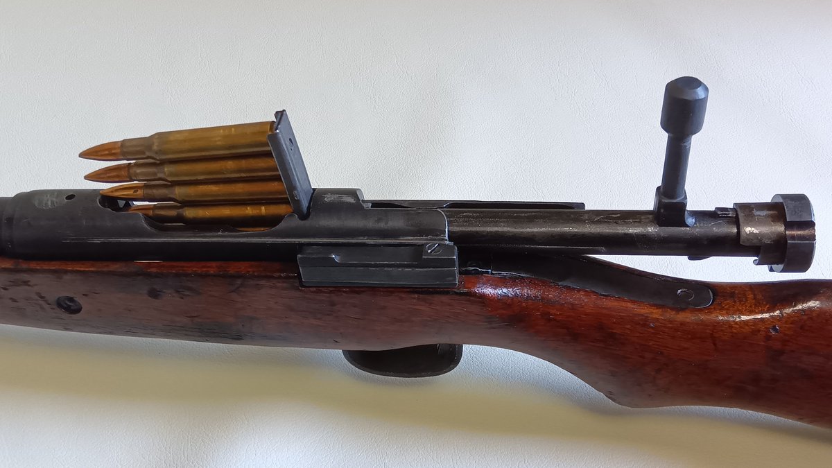 type99arisaka1's tweet photo. インサートの関係でＭ２実包はモデルガンの薬室に収まらない。
なので、撃発動作をしたら弾頭が消えるようにした。 https://t.co/IUMdKOyVkC
