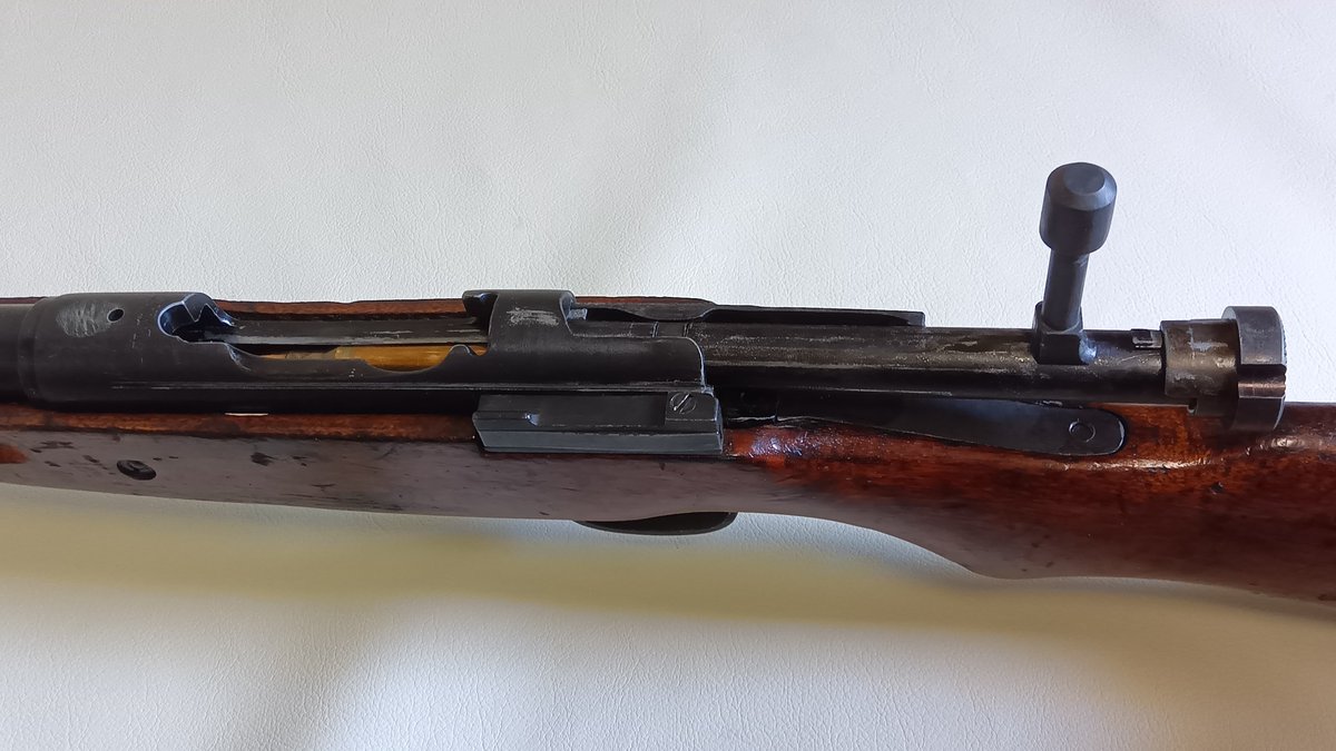 type99arisaka1's tweet photo. インサートの関係でＭ２実包はモデルガンの薬室に収まらない。
なので、撃発動作をしたら弾頭が消えるようにした。 https://t.co/IUMdKOyVkC