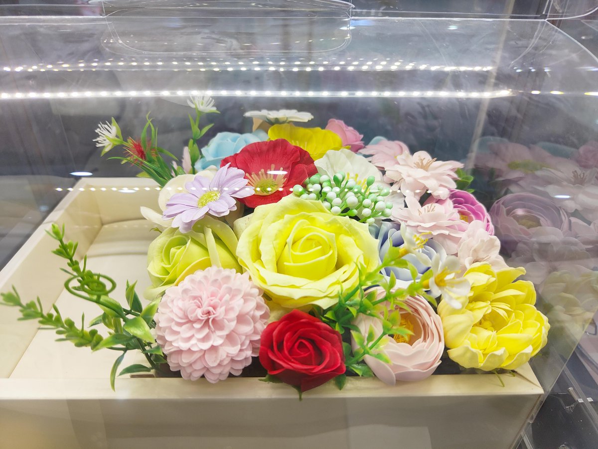 fuyouling2014's tweet photo. DIY a cute fabric flower hair clip in 10 mins! All you need is old cloth scraps u0026 hot glue. Perfect for sprucing up your daily look or gift for friends https://t.co/3luMRY5Tkz