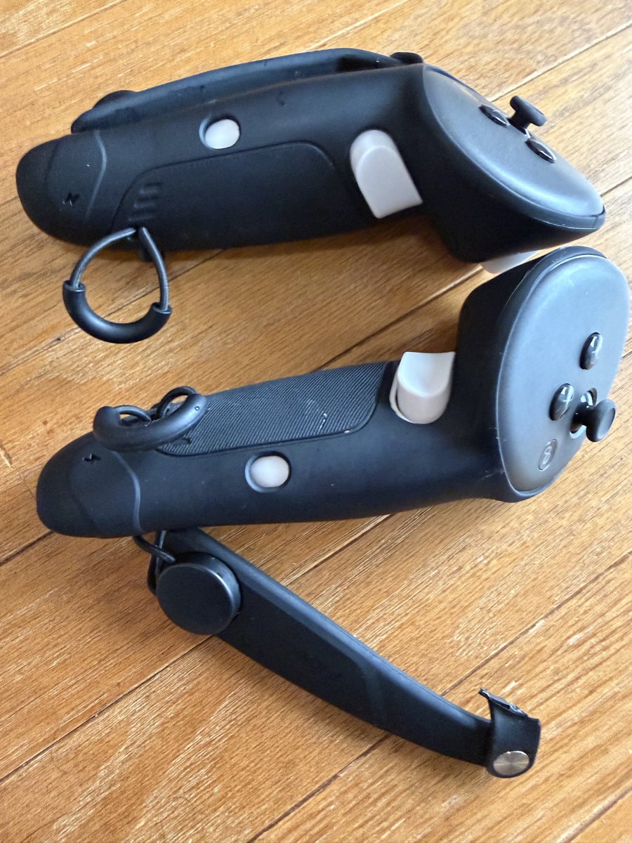 goro3vrc's tweet photo. からとれ中にストラップが切れて
つい声が出てしまい辛子センセをビビらせてしまったー（そんな時だけマイクが生きてるのよ）
もう一個買うくらいの良品だが追加でバッテリーは要らんかな〜 https://t.co/5cG9btyWOh