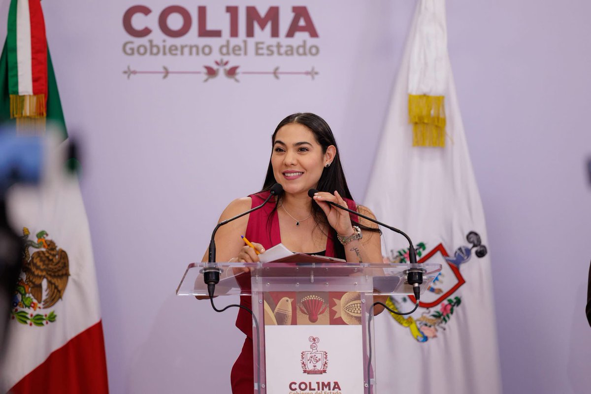 gobiernocolima's tweet photo. La gobernadora del estado, @indira_vizcaino Silva, informó en los #DiálogosPorLaTransformación sobre la estrategia Puntos Violeta, una red de espacios seguros donde mujeres, adolescentes y niñas que enfrenten una situación de violencia, acoso u hostigamiento pueden recibir resguardo, primera atención y acompañamiento. 🟣

Con esta acción, el Gobierno del Estado de Colima fortalece las políticas para prevenir y atender la violencia de género, promoviendo entornos más seguros y una sociedad donde la igualdad sustantiva sea una realidad para todas.