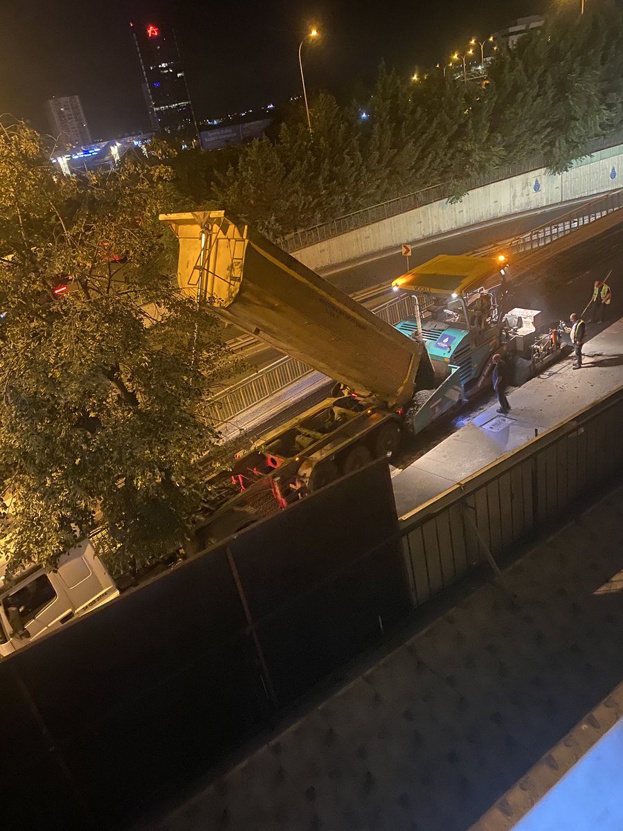 chefimben's tweet photo. Soqacam asfaltına da makinasınada dat dat dat dat 
Sabahlıcaz artık gidip yardım edeyim bari 😂😂 uyku pij oldu https://t.co/Agj8MgKd1V